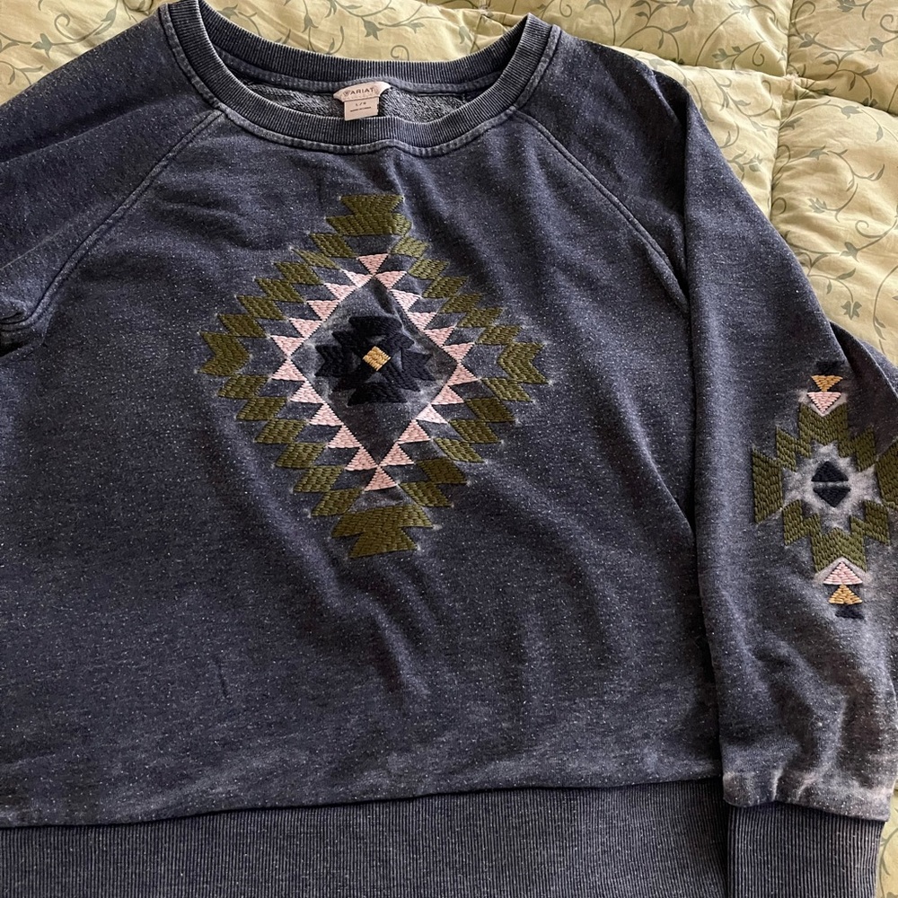 Ariat embroidered western-wear distressed sweatshirt, offset shoulders - Picture 7 of 7